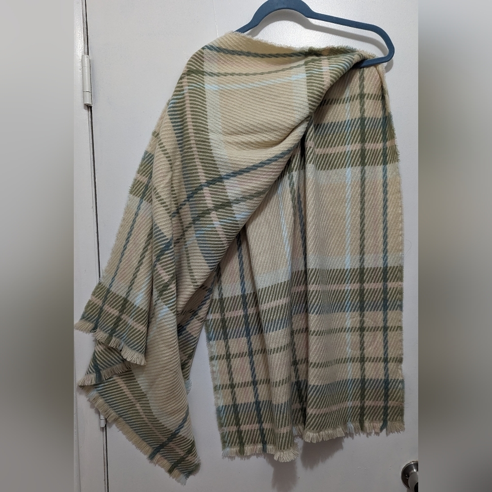 NWOT Vince Camuto shawl/scarf